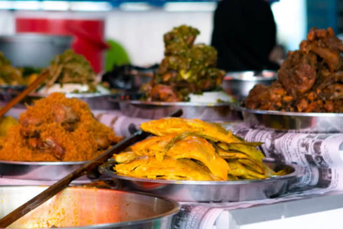 Lunch at Warung Complonk: Warm Meals at the Heart of Jeruklegi